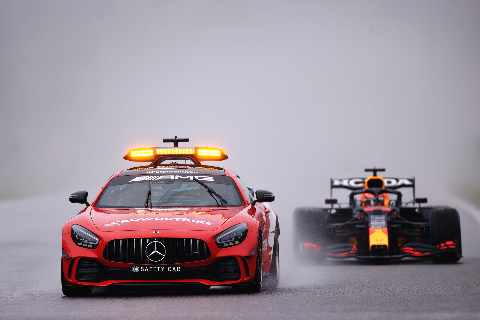 Max Verstappen derrière la voiture de sécurité du Grand Prix de Belgique