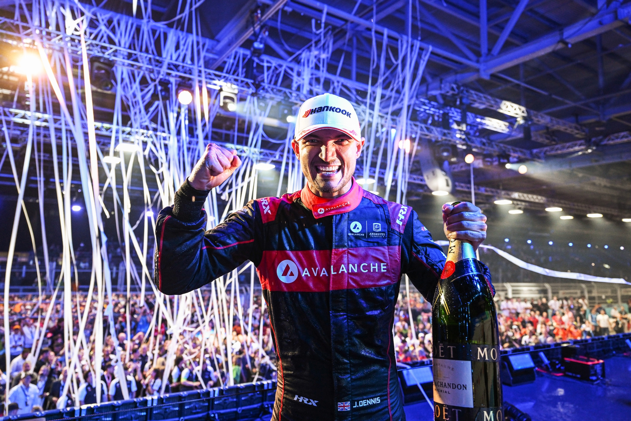 Jake Dennis fête son titre de champion du monde de Formule E