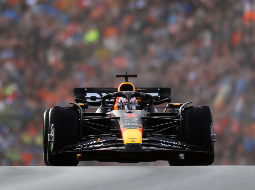 Max Verstappen dans sa Red Bull lors du Grand Prix des Pays-Bas 2023 sur le circuit de Zandvoort.